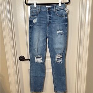 Oasis size 3 Blue Ankle Jeans with Distressed Details